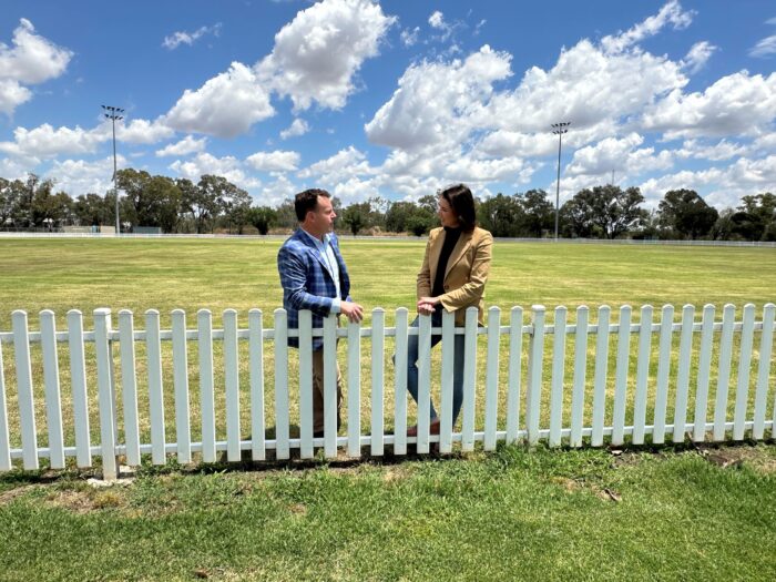 Media Release: Ron Harborne Oval receives a jump start with new defibrillator